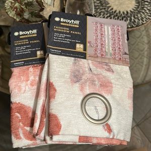 Broyhill - Fashion Window Panel - Floral